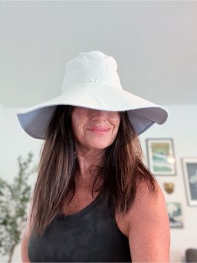 Vinyard Vines White Wide-Brim Sun Hat for Women